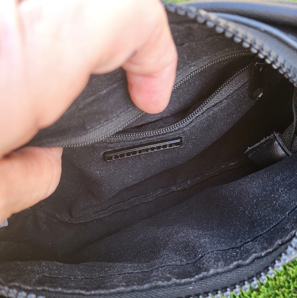 Steve Madden Black Bagata Crossbody And Wristlet. - Picture 11 of 16